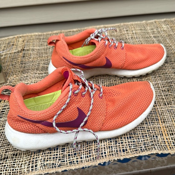 Nike athletic shoes running or other sports size 8 - Picture 3 of 9